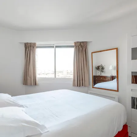 Veeve - Panoramic Views From The 17th Appartement *